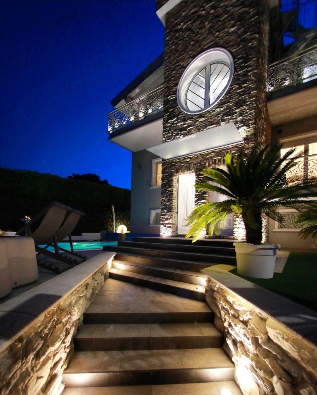 ديسينسانو ديل غاردا B&B Bellavista Exclusive In Zona Centrale Con Piscina Riscaldata E Jacuzzi Vista Lago المظهر الخارجي الصورة